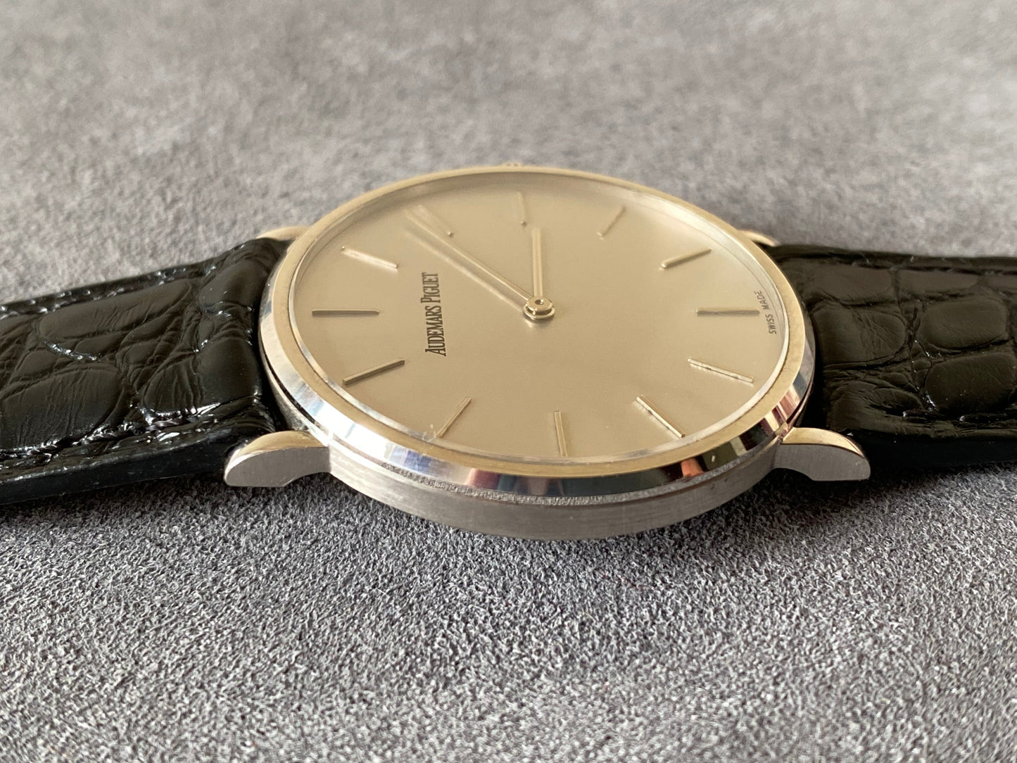 Audermars Piguet Classic Round Manual Winding Watch Unisex - PM Vintage Watches - Audemars Piguet
