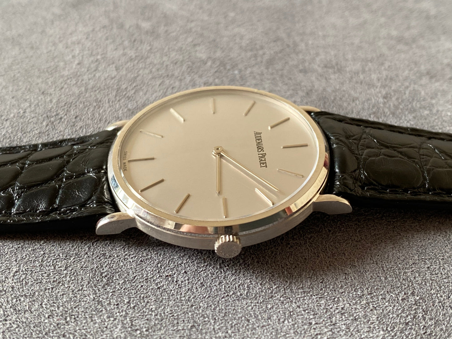 Audermars Piguet Classic Round Manual Winding Watch Unisex - PM Vintage Watches - Audemars Piguet