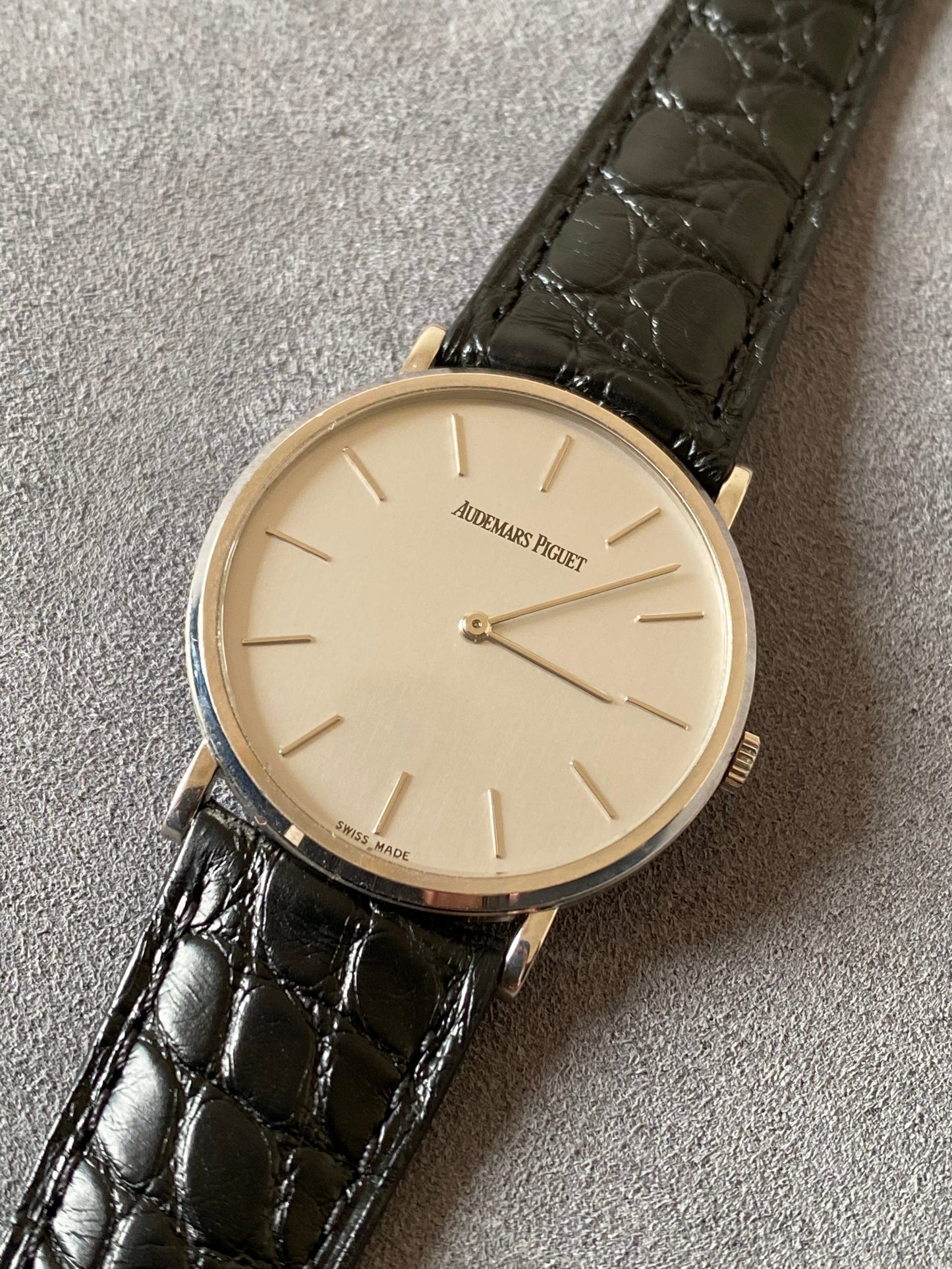 Audermars Piguet Classic Round Manual Winding Watch Unisex - PM Vintage Watches - Audemars Piguet